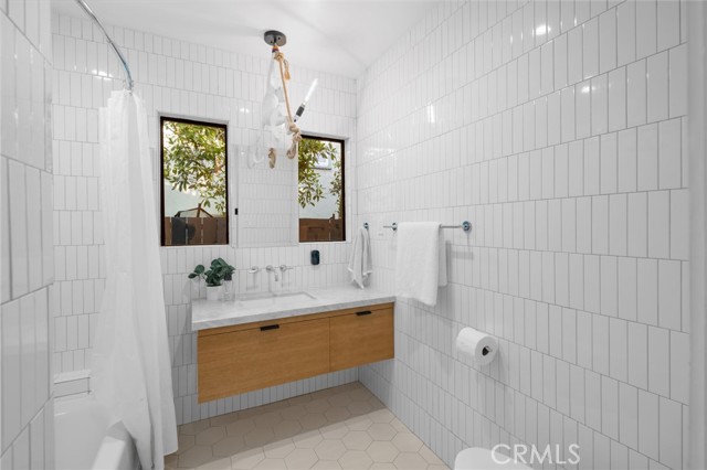 Detail Gallery Image 24 of 65 For 1079 San Jose Ave, Burbank,  CA 91501 - 4 Beds | 3/1 Baths