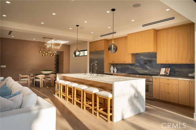 1721 Oak Avenue, Manhattan Beach CA: https://media.crmls.org/medias/244570e4-76de-49c2-9047-a06e08e9c2c4.jpg