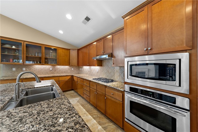 Detail Gallery Image 9 of 46 For 31686 Leather Wood, Winchester,  CA 92596 - 3 Beds | 3 Baths