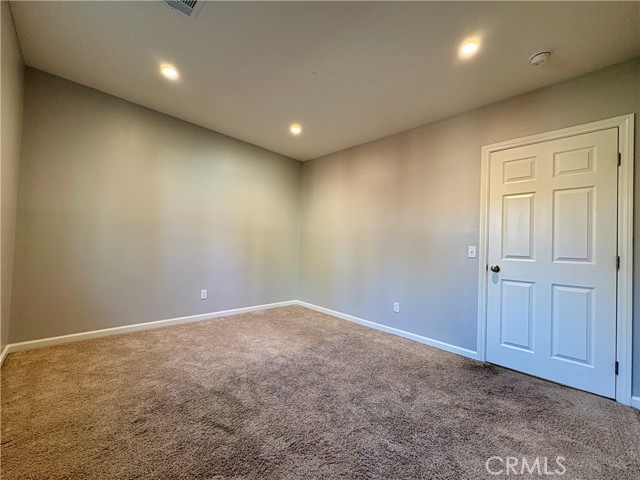 Detail Gallery Image 4 of 10 For 10947 Hayvenhurst Ave, Granada Hills,  CA 91344 - 3 Beds | 2 Baths