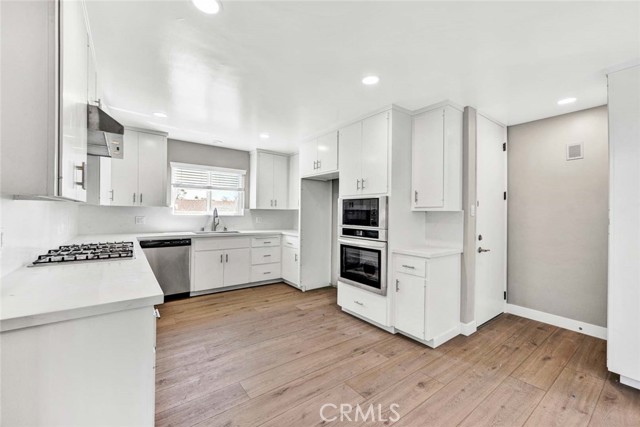 Detail Gallery Image 16 of 47 For 4338 Fairway Dr, Lakewood,  CA 90712 - 4 Beds | 3/1 Baths