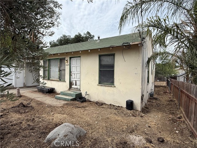 Detail Gallery Image 2 of 4 For 10619 Nassau Ave, Sunland,  CA 91040 - 2 Beds | 1 Baths