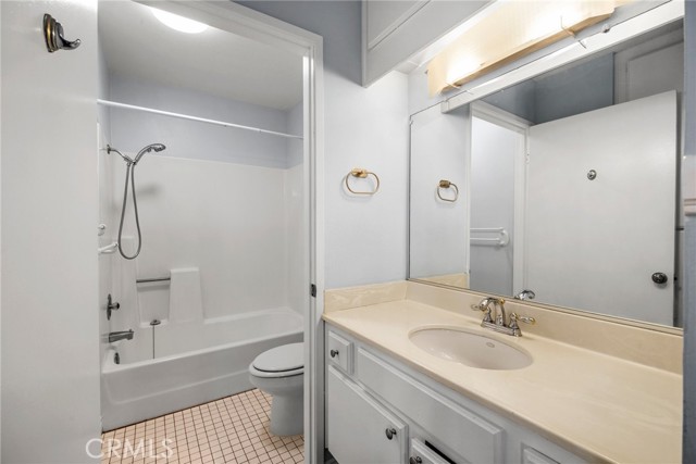 Detail Gallery Image 12 of 19 For 7025 Glade Ave #11,  Canoga Park,  CA 91303 - 2 Beds | 2 Baths