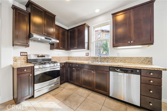 Detail Gallery Image 10 of 48 For 208 W Cork Tree, Orange,  CA 92865 - 3 Beds | 2/1 Baths