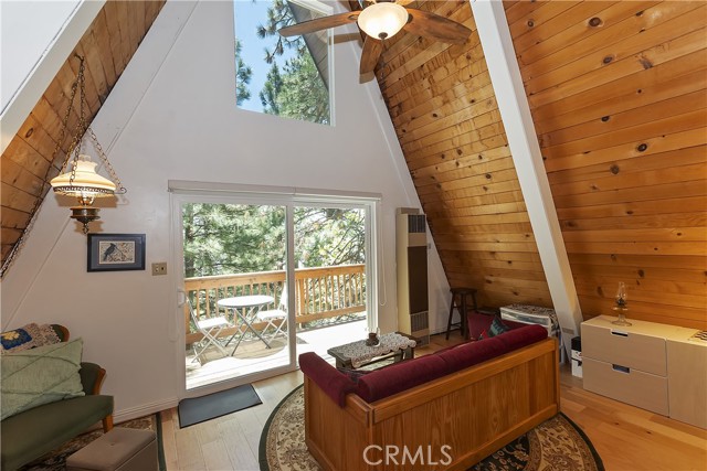31115 All View Drive, Running Springs CA: https://media.crmls.org/medias/2448aa33-80d3-46a7-84f6-d00d867a55b2.jpg