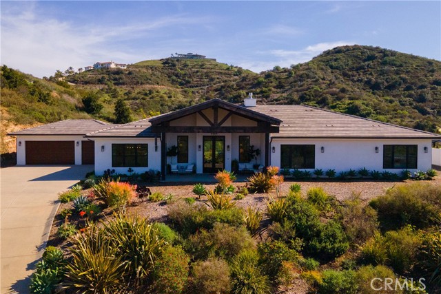 3325 Sagewood Hills Road, Vista CA: https://media.crmls.org/medias/2448c528-73bc-46f4-b9f3-2118c43c1b25.jpg