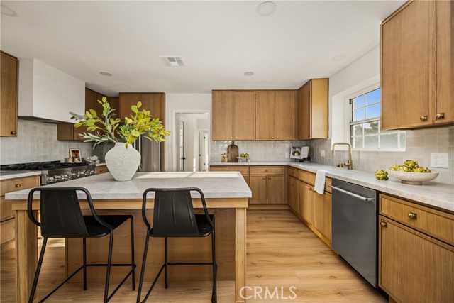 Detail Gallery Image 13 of 35 For 3803 Monteith Dr, View Park,  CA 90043 - 5 Beds | 4 Baths