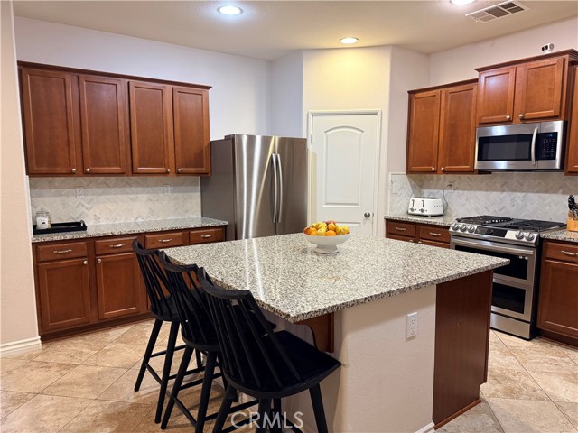 Detail Gallery Image 6 of 43 For 2274 Dwight Ct, Rosamond,  CA 93560 - 5 Beds | 3 Baths