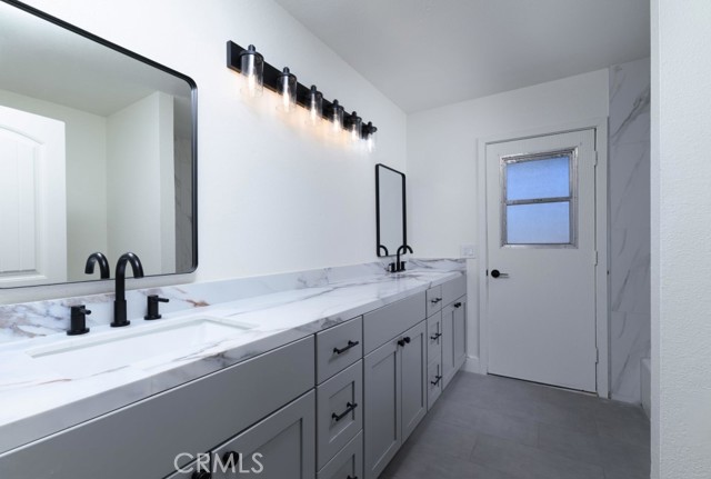 Detail Gallery Image 11 of 28 For 22951 Lassen Dr, Canyon Lake,  CA 92587 - 3 Beds | 2/1 Baths