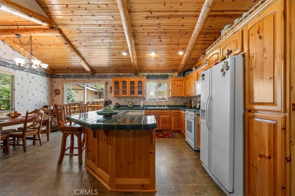 MLS #OC25144289 img 2