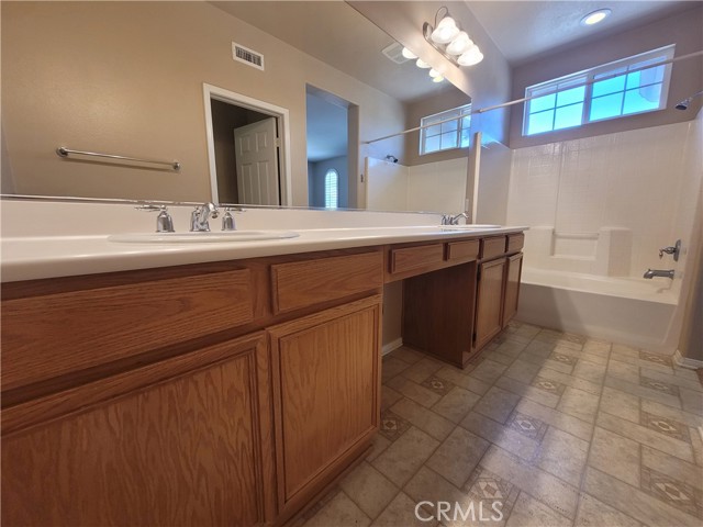 Detail Gallery Image 14 of 19 For 2005 E Harvard Privado #C,  Ontario,  CA 91764 - 3 Beds | 2/1 Baths