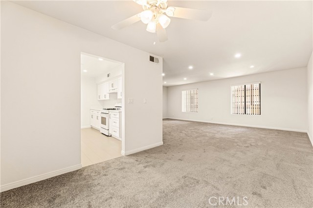 Detail Gallery Image 5 of 24 For 260 S 6th St #G,  Burbank,  CA 91501 - 2 Beds | 2 Baths