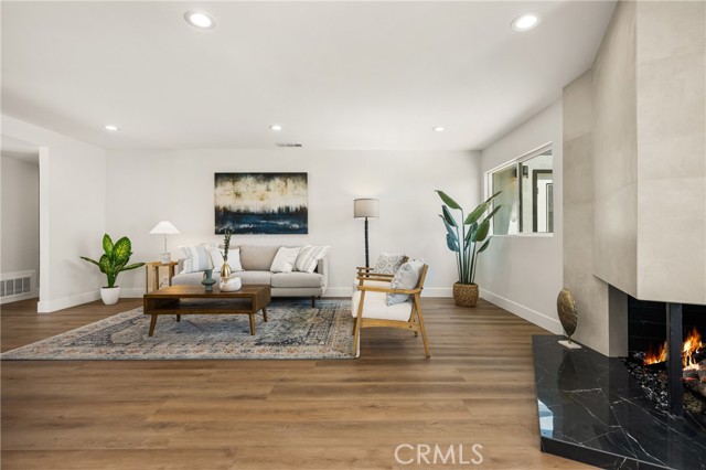 9802 Effingham Drive, Huntington Beach CA: https://media.crmls.org/medias/244d8873-1aa9-4f49-9533-a50859e87fa9.jpg