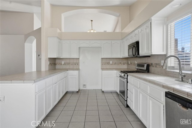 Detail Gallery Image 7 of 18 For 11130 New Forest, Bakersfield,  CA 93312 - 4 Beds | 2 Baths