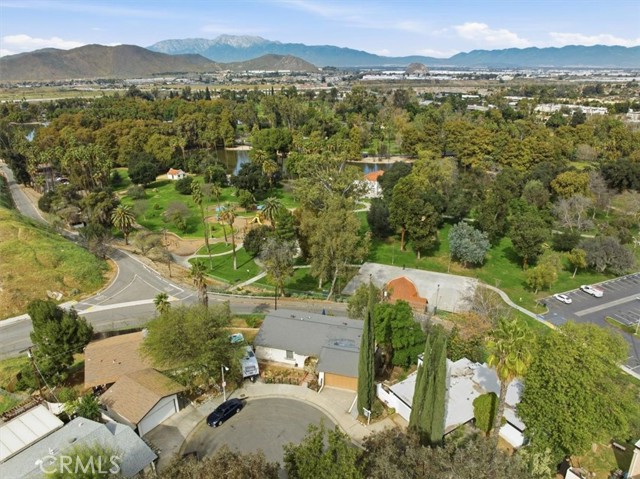 Detail Gallery Image 4 of 67 For 2715 Brockton, Riverside,  CA 92501 - 4 Beds | 2 Baths