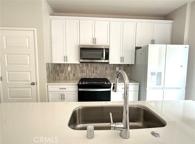 Detail Gallery Image 4 of 21 For 28221 Ashtree St, Temecula,  CA 92591 - 3 Beds | 2/1 Baths