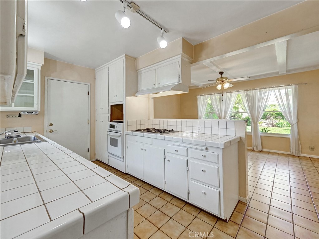 MLS #OC25158364 img 5