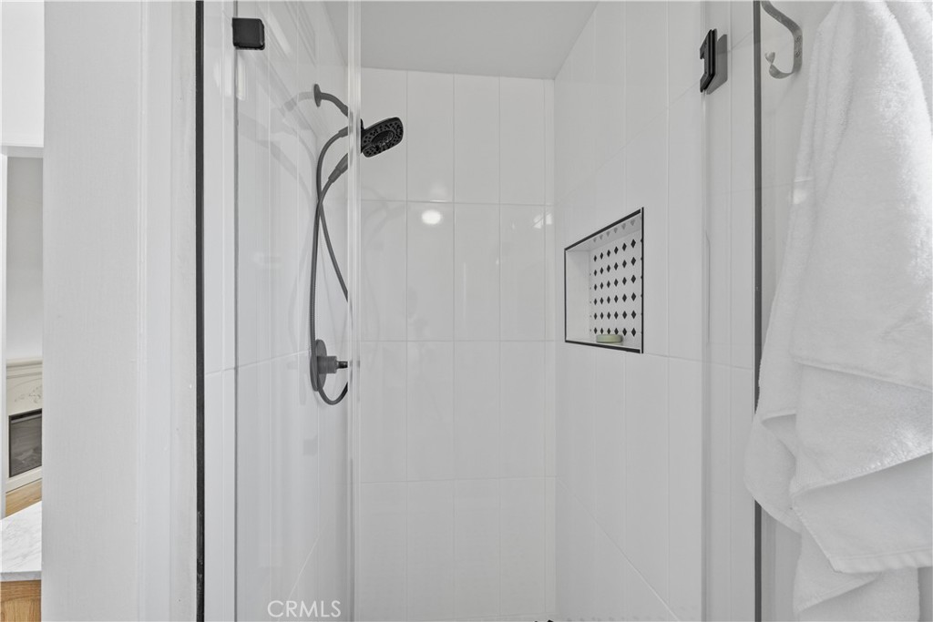 https://media.crmls.org/medias/24524ce0-0a1e-4cb8-8261-f5f887ba5e79.jpg?preset=X-Large
