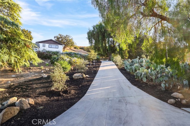 9425 Gierson Avenue, Chatsworth CA: https://media.crmls.org/medias/24525558-6584-4aa8-a50d-b59e1b1b40f3.jpg