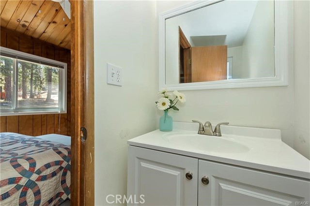 Detail Gallery Image 18 of 28 For 589 St Anton Ct, Big Bear Lake,  CA 92315 - 3 Beds | 1/1 Baths