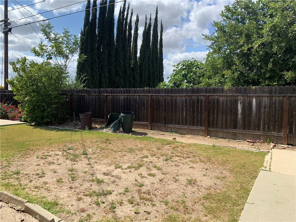 https://media.crmls.org/medias/2452d075-43fc-487c-99fc-2f9a6895a298.jpg?preset=X-Large