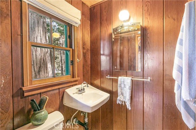 187 Cedar Circle Circle, Lake Arrowhead CA: https://media.crmls.org/medias/24533f85-cf62-4ef4-bbc7-cb3b1389d65d.jpg