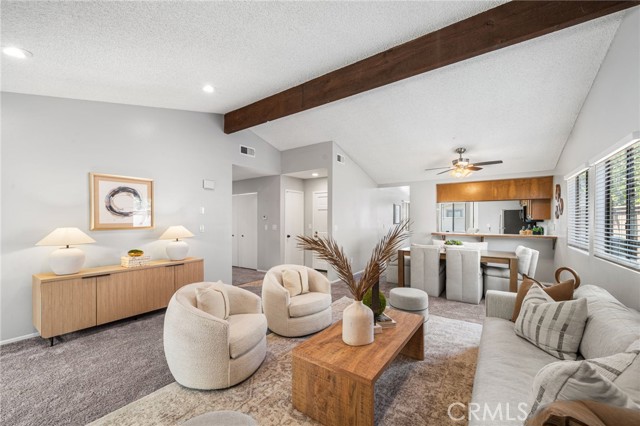 Detail Gallery Image 3 of 16 For 211 E Ponderosa Ln #10,  Anaheim,  CA 92802 - 2 Beds | 2 Baths