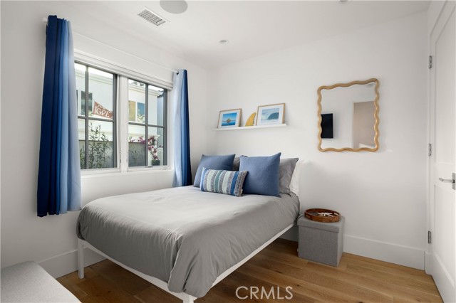 Detail Gallery Image 31 of 65 For 400 40th Street, Newport Beach,  CA 92663 - 7 Beds | 6/2 Baths