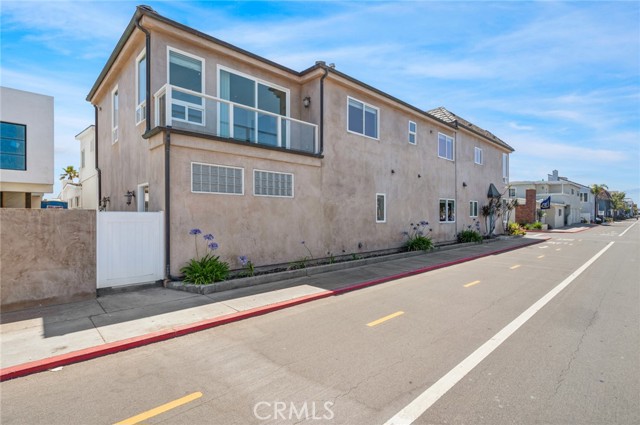 6111 Seashore Drive, Newport Beach CA: https://media.crmls.org/medias/2454d924-7c3f-4f3b-b5f8-573d508c7d2c.jpg