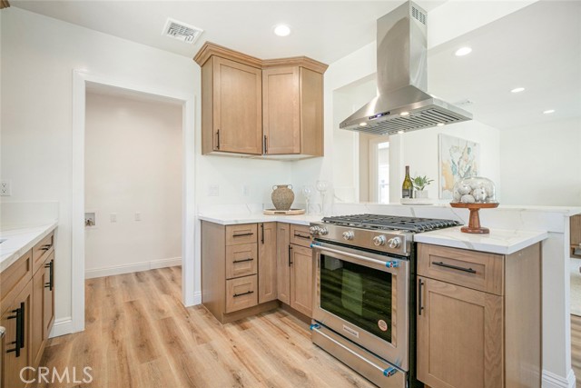 4250 McConnell Boulevard, Los Angeles CA: https://media.crmls.org/medias/24555294-c0dd-4195-b9be-72d63c65c10e.jpg