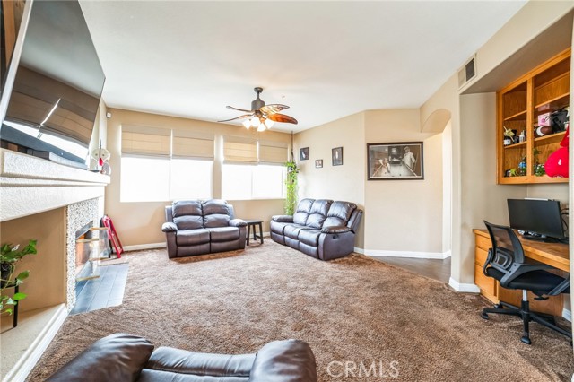 Detail Gallery Image 8 of 37 For 5418 Grand Prix Ct, Fontana,  CA 92336 - 3 Beds | 3 Baths