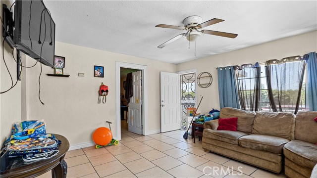 1178 Buelah Avenue, Los Angeles CA: https://media.crmls.org/medias/245620df-9f70-4313-8209-8ac4a645150f.jpg