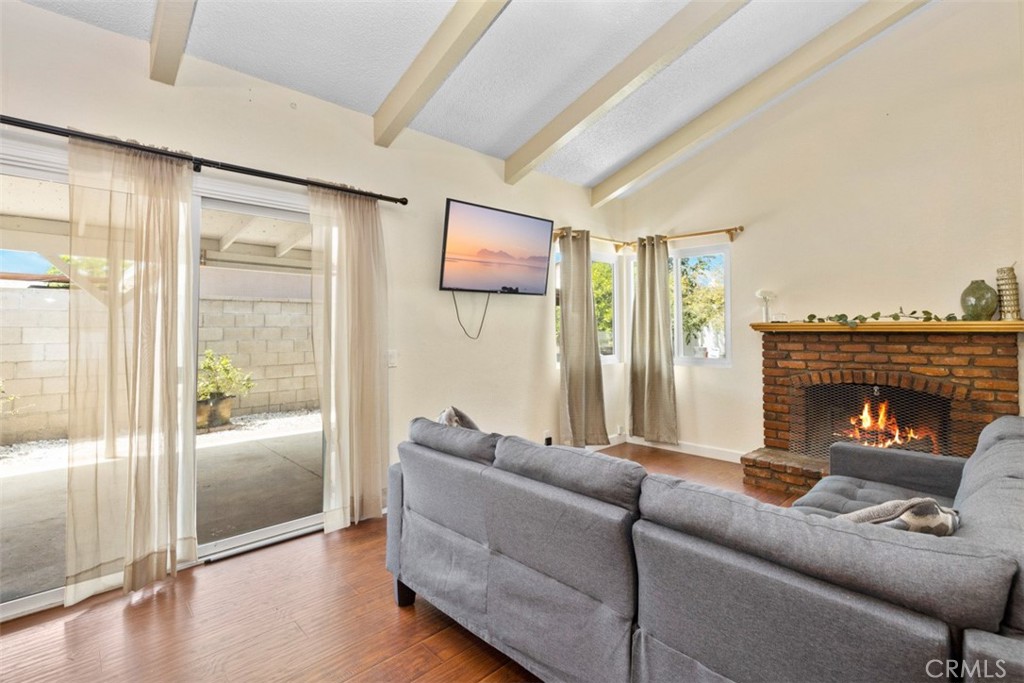 1523 W 12th Street