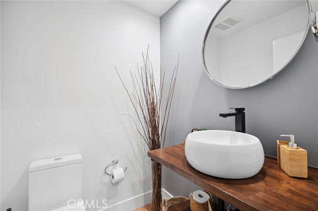 1061 Skyline Drive, Laguna Beach CA: https://media.crmls.org/medias/24579a10-7311-43ca-8e3c-ae2d7f670d02.jpg