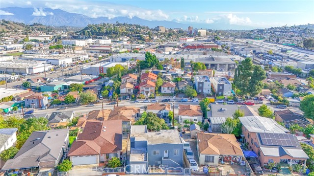 Detail Gallery Image 4 of 27 For 1504 Attridge Ave, Los Angeles,  CA 90063 - 3 Beds | 3 Baths