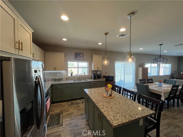 Detail Gallery Image 7 of 36 For 11764 Andrews Pl, Victorville,  CA 92392 - 4 Beds | 3/1 Baths