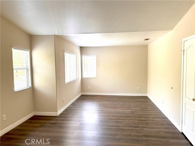 Detail Gallery Image 8 of 15 For 3152 Tecopa Springs Lane, Simi Valley,  CA 93063 - 4 Beds | 2/1 Baths