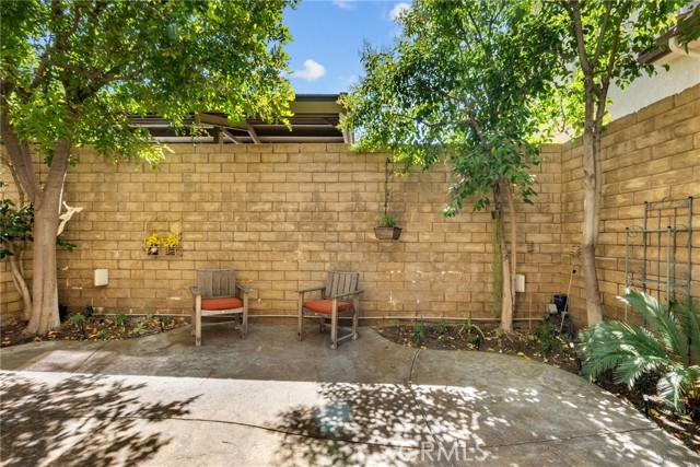 19539 Laroda, Saugus CA: https://media.crmls.org/medias/245a5d58-190e-44f6-9ced-f1ee8556aa22.jpg