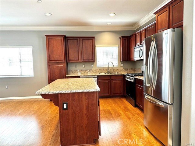 Detail Gallery Image 9 of 29 For 9301 Shirley Ave #50,  Northridge,  CA 91324 - 3 Beds | 3 Baths