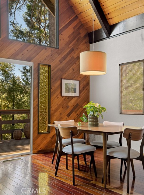 28645 Shenandoah Drive, Lake Arrowhead CA: https://media.crmls.org/medias/245bc8b1-52a4-4661-801a-b2a1811d85fd.jpg