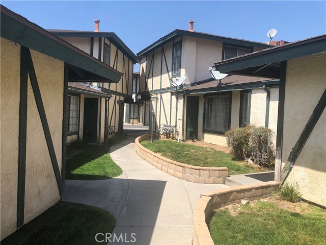 Detail Gallery Image 5 of 24 For 3762 Oxford Ln #3,  San Bernardino,  CA 92404 - 2 Beds | 2/1 Baths