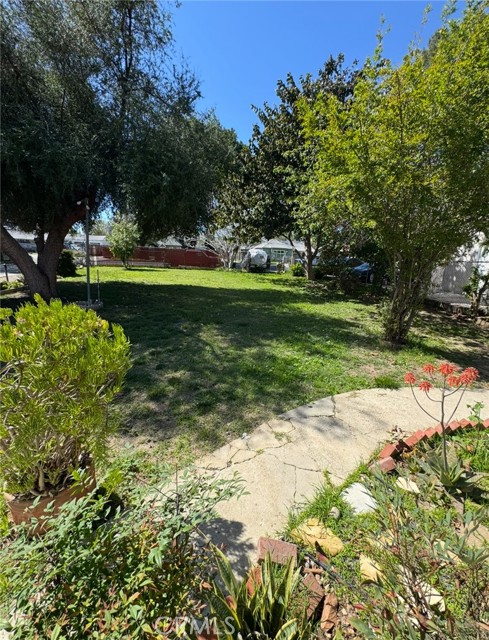 Detail Gallery Image 3 of 20 For 7514 Beckford Ave, Reseda,  CA 91335 - 8 Beds | 5 Baths