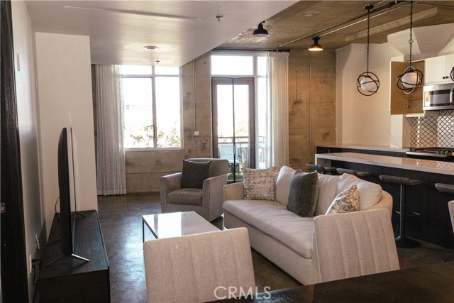 Detail Gallery Image 9 of 25 For 825 E 4th St #305,  Los Angeles,  CA 90013 - 2 Beds | 2 Baths