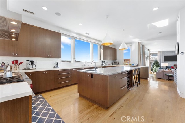 Detail Gallery Image 20 of 67 For 308 17th St, Manhattan Beach,  CA 90266 - 4 Beds | 3/1 Baths