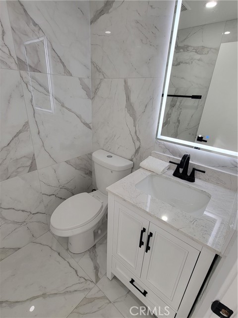 Detail Gallery Image 13 of 23 For 17148 Escalon, Encino,  CA 91436 - 4 Beds | 2/1 Baths