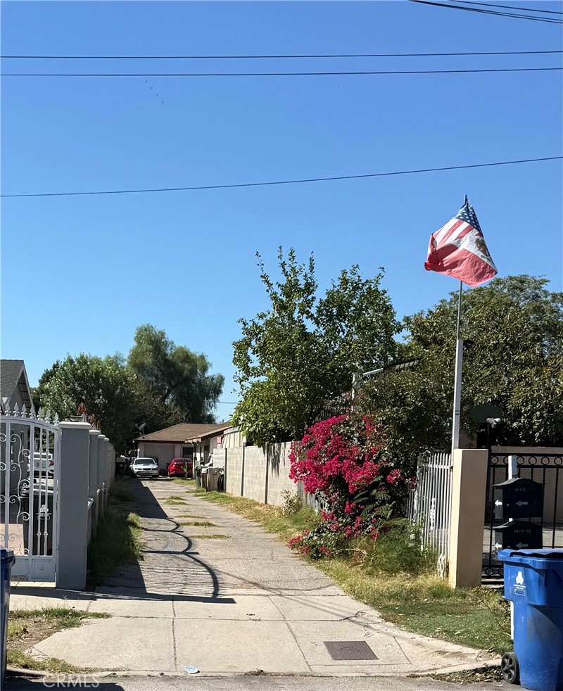 Duplex at 10471 El Dorado