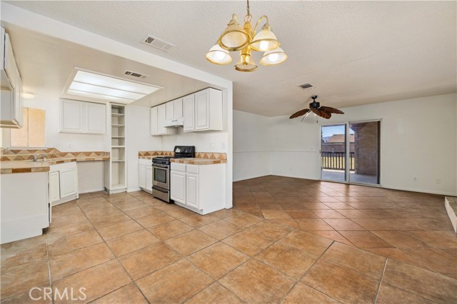 Detail Gallery Image 9 of 24 For 37213 Sabal Ave, Palmdale,  CA 93552 - 4 Beds | 2 Baths