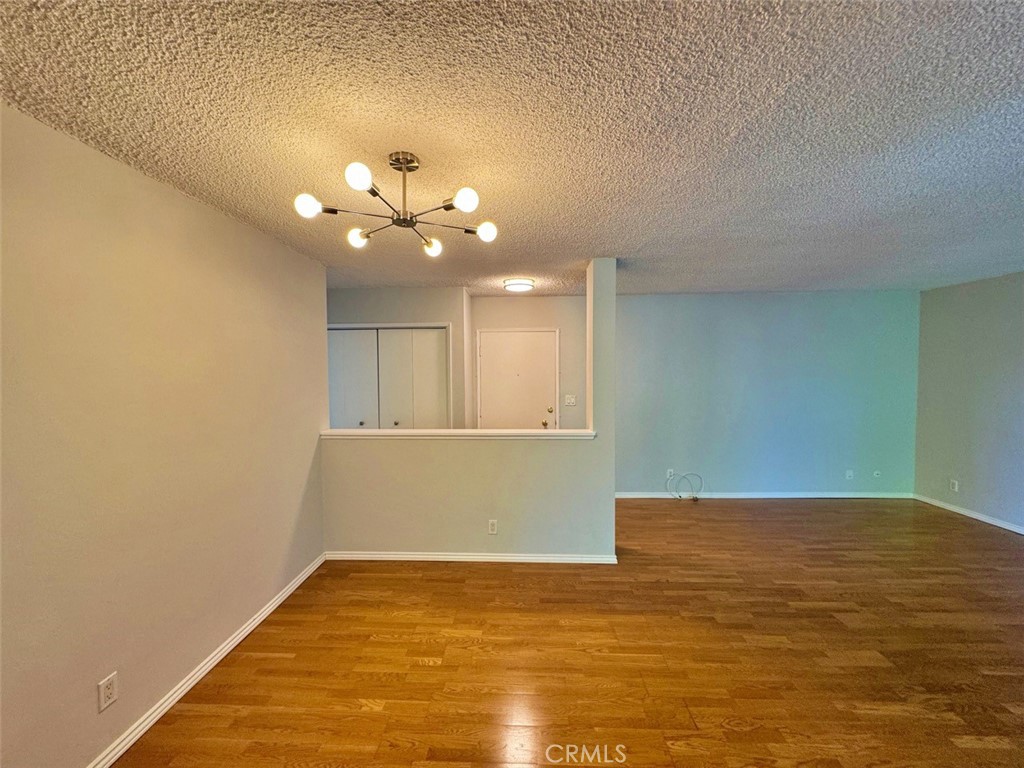 https://media.crmls.org/medias/2461ec55-680c-4ed7-91d2-ac2456516e89.jpg?preset=X-Large