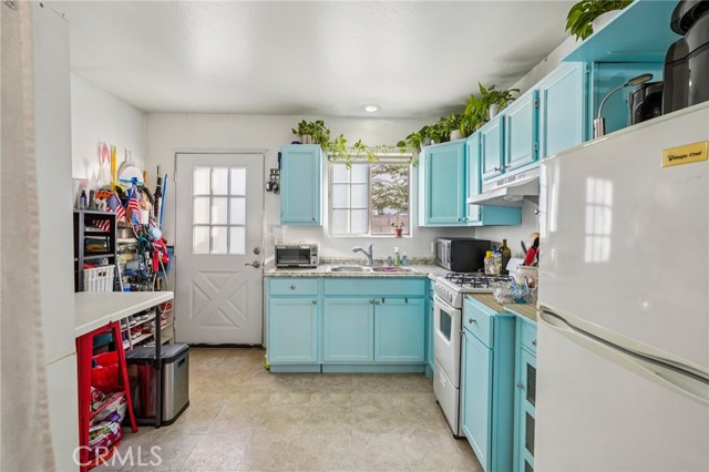 5810 Denny Avenue, North Hollywood CA: https://media.crmls.org/medias/2461f3b0-c201-4781-81dd-e624f50aa5b8.jpg