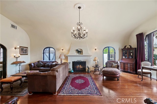 Image 21 of 73 For 4202 University